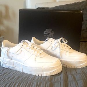 Nike Air Force 1 Pixel Women's Shoe	
Size US 9.5